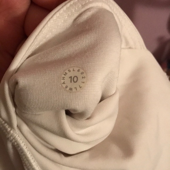 Lululemon ”Sweat Your Heart Out” Crop - Picture 8 of 8